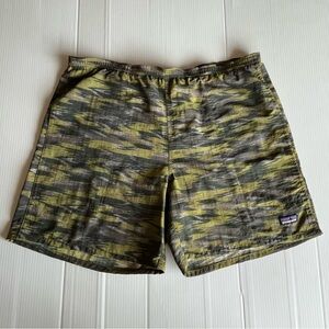Patagonia Camo Lined Baggie Outdoor Shorts Green Yellow Gray Black Size Large